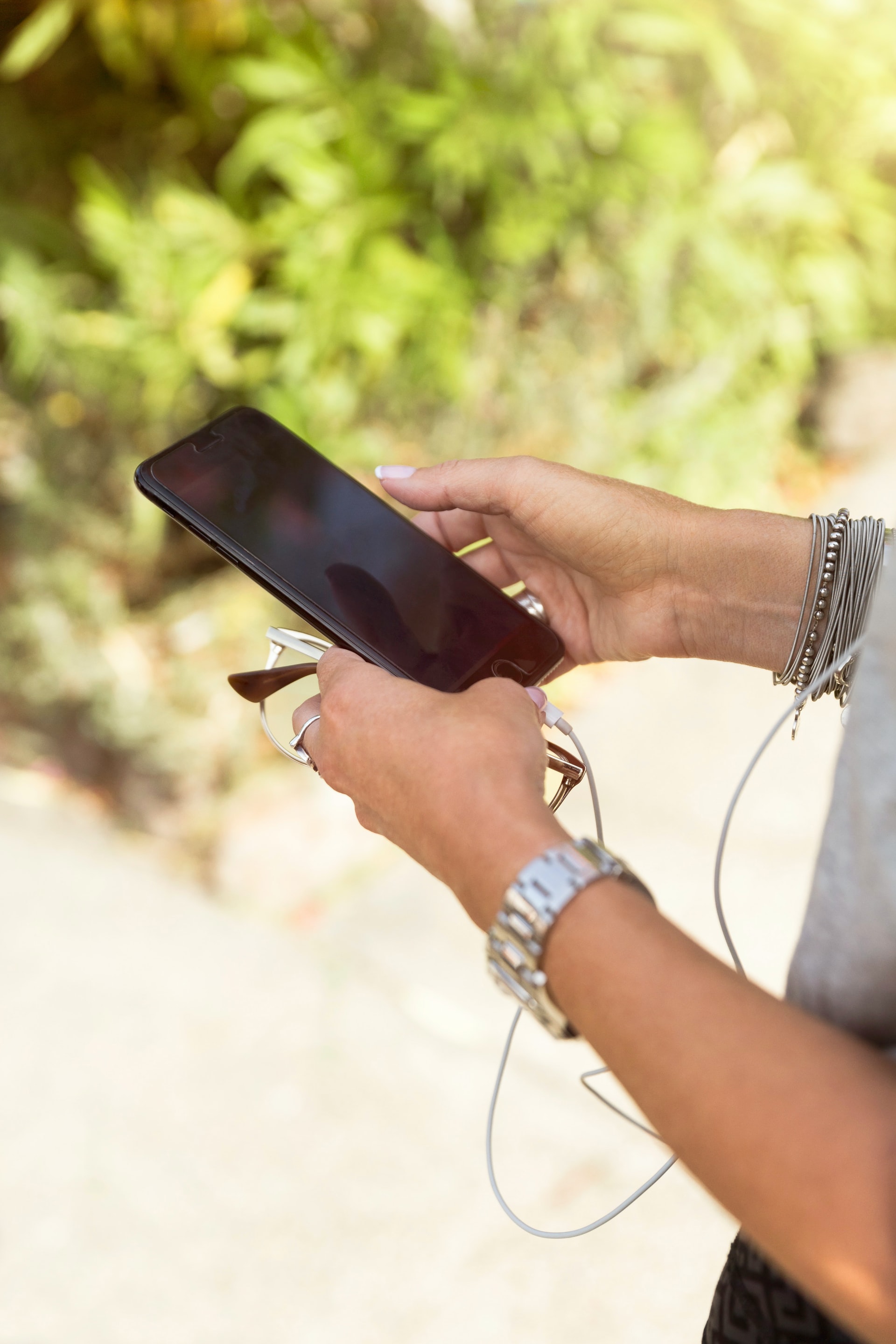 linkedin-sales-solutions-zcMYtPW5ndw-unsplash coach messaging